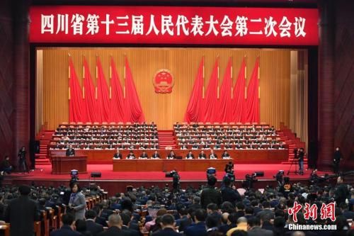 1月14日，四川省第十三届人民代表大会第二次会议在成都开幕。中新社记者 张浪 摄